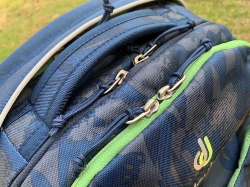 舒適度高,透氣性好,還能讓孩子昂首挺胸起來 deuter學(xué)生護(hù)脊書包