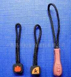 拉鏈配件全解析 拉片、拉鏈頭、拉把與軟膠拉片的功能與應(yīng)用